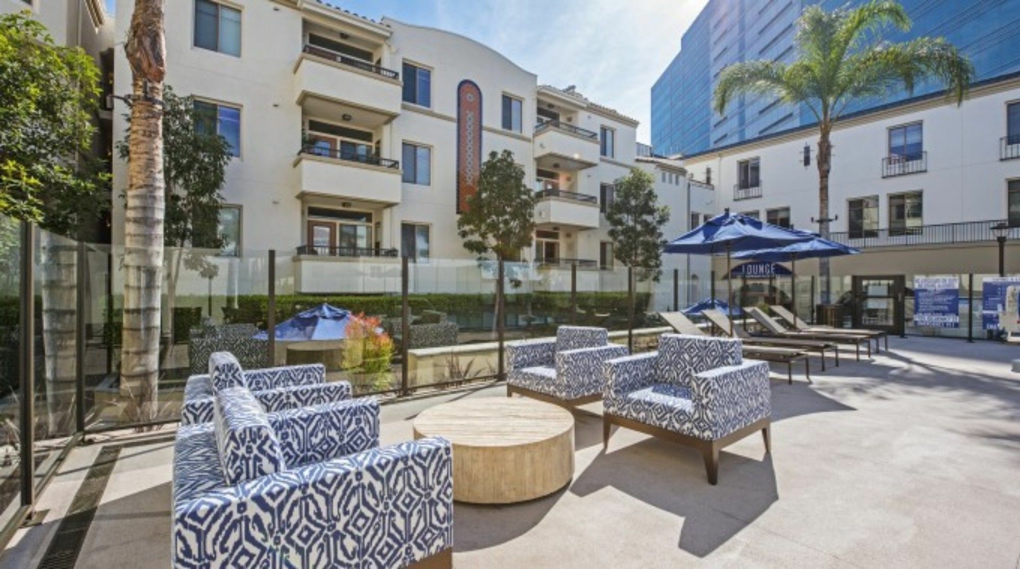 Global Luxury Suites At Tiverton Ave Los Angeles Exterior photo